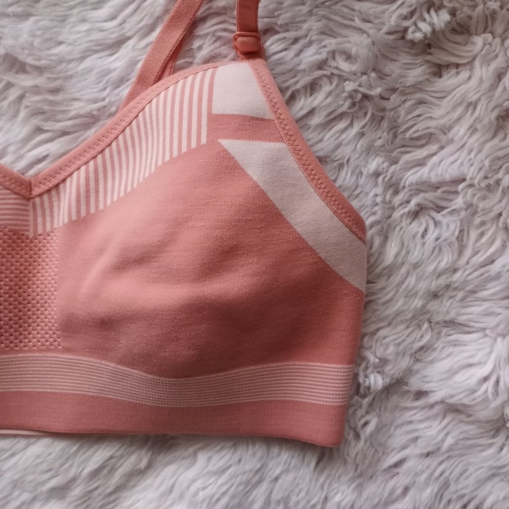 EUC Nike Pink Sports Bra - Picture 4 of 8